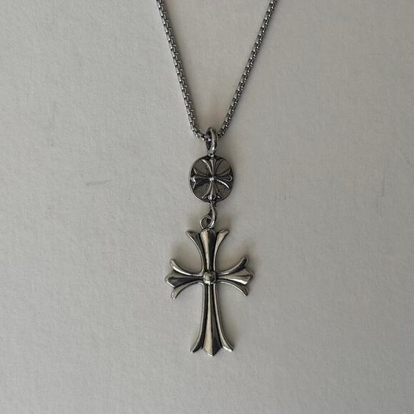 Y2k silver gothic cross pendant - Picture 4 of 6